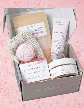 Natural Amor Spa Sets in 3 fragrances