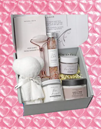 Natural Amor Spa Sets in 3 fragrances